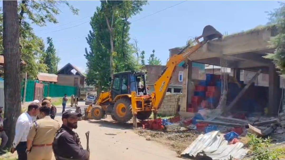 Major Anti-Drug Drive in Kulgam: Property of Drug Peddler Demolished in Yaripora